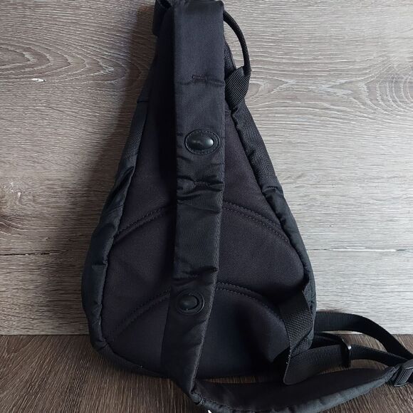 SwissGear Mini Sling Pack Backpack Bag Unisex Black Y2K Tech Commuter Padded - Picture 2 of 10